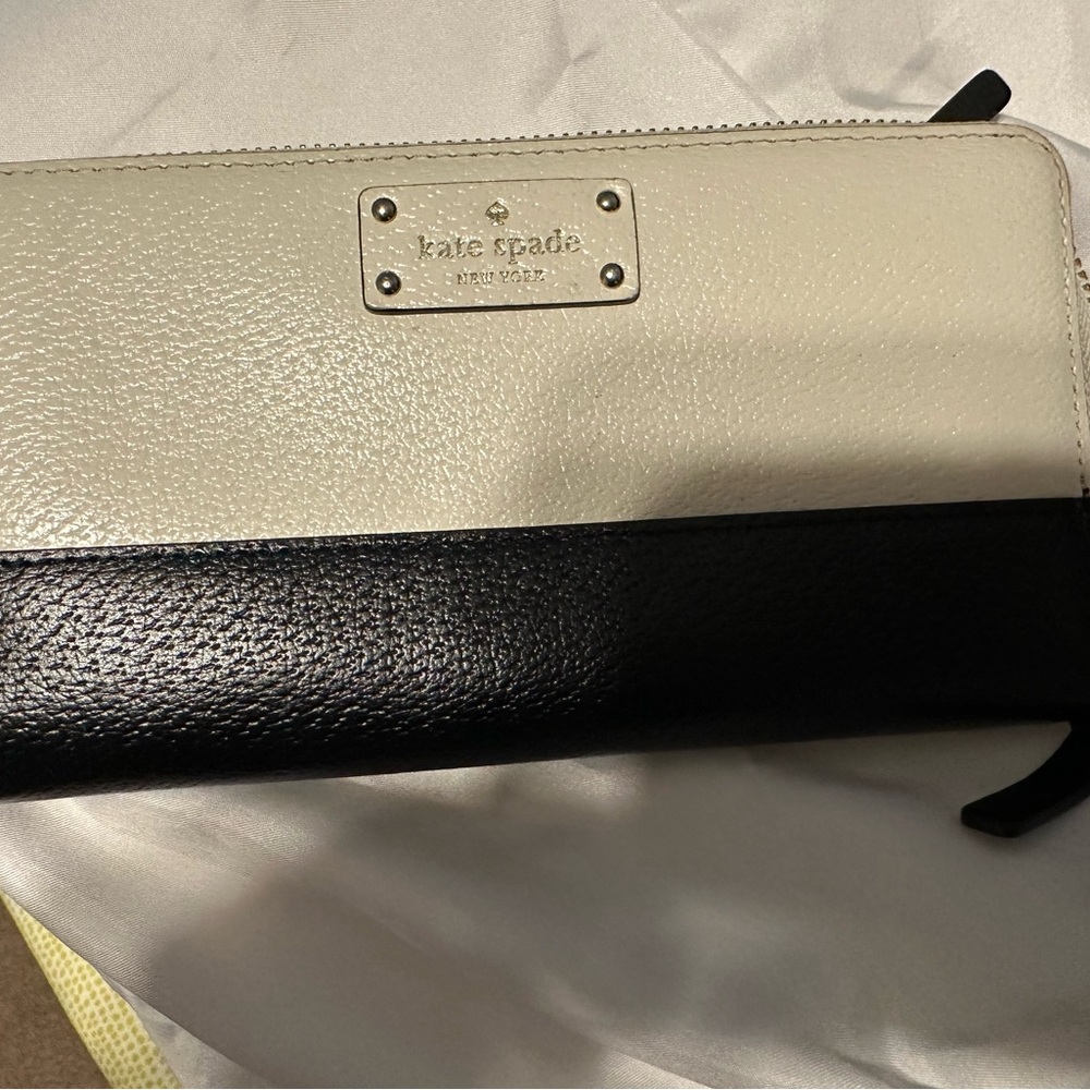 Kate Spade Black and Cream Leather Wallet New without tags.